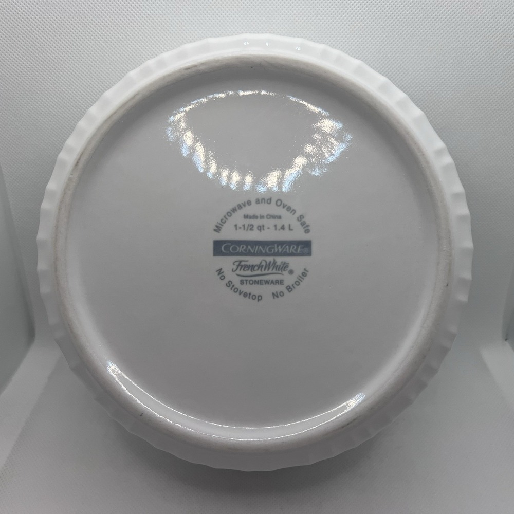 CorningWare French White 1.5 Qt Round Casserole Dish w/ Pyrex & Plastic Lid - Picture 5 of 8